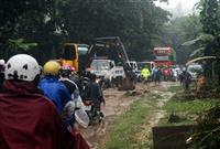 Quốc lộ 4D qua Lào Cai bị chia cắt do nước lũ