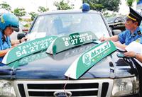Hà Nội thu hồi phù hiệu nhiều xe taxi và xe hợp đồng